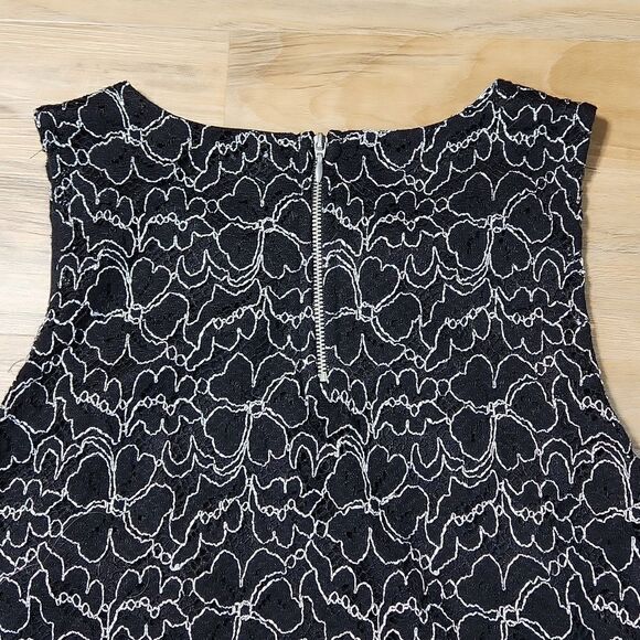 🔹️Elle Black & White Floral Lace Print Sleeveless Top Large - Picture 4 of 11